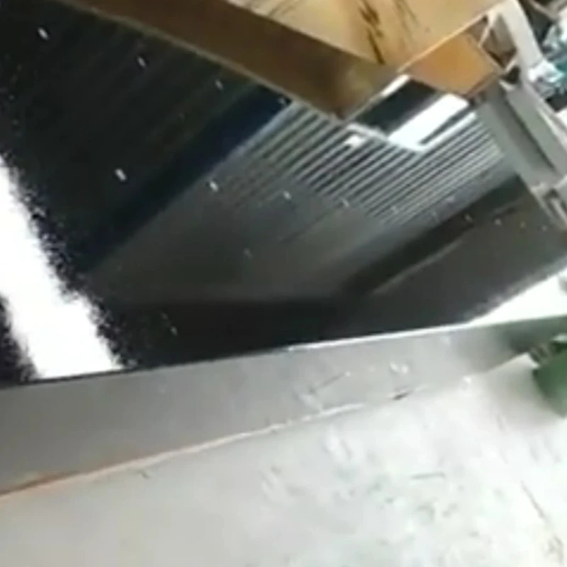 S’envia una plataforma de granit perforada d’inserció de 4 metres de llarg i 0,5 metres de gruix