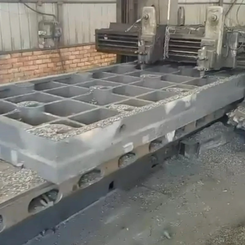 La part inferior de la plataforma d’inspecció de ferro fundit s’està processant