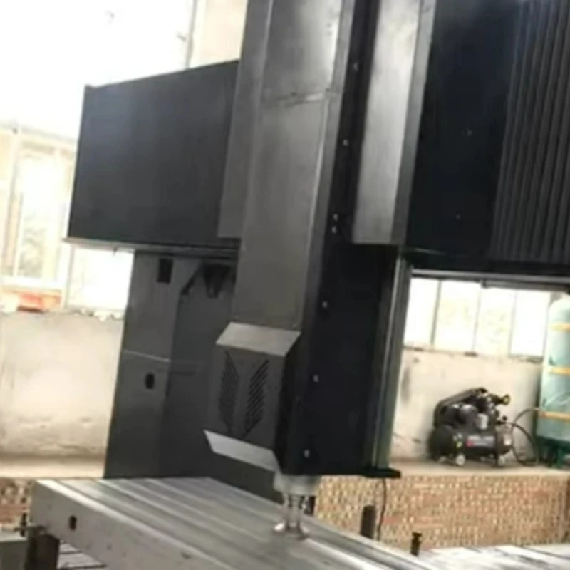 La plataforma de ranura T està sota mecanització de control numéric d’ordinador CNC